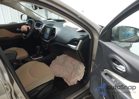 2016 Jeep Cherokee Latitude z USA, uszkodzony, nr VIN 1C4PJMCS5GW360775